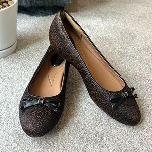 Clarks Artisan Size 7.5 Leather Animal Print Ballet flats Brown and tan leopard